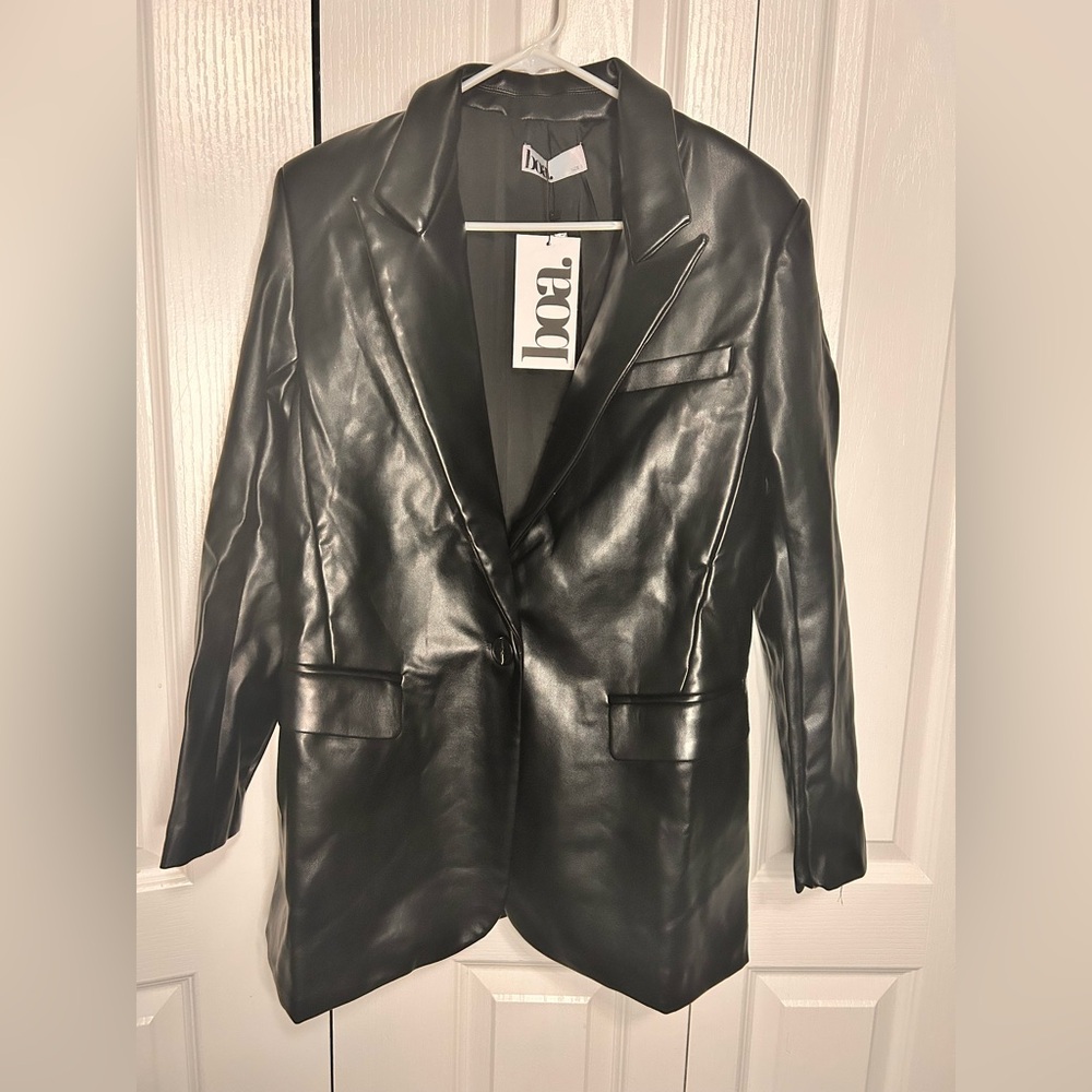 Boa Women’s Small Black Faux‎ Leather Shinny Collared Button Blazer NWT Lined